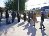 La administradora regional Natalia Sánchez y el consejero regional Edgardo Vargas Bolbarán visitaron la comuna para participar en el cierre del proyecto de Ayudas Técnicas y recorrer importantes iniciativas de infraestructura financiadas a través del Fondo Regional de Iniciativa Local (FRIL), reafirmando el compromiso con el desarrollo de Chépica.