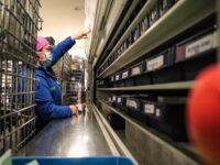 La nueva modalidad piloto permitirá a pacientes retirar sus tratamientos en farmacias cercanas a su domicilio o lugar de trabajo, 