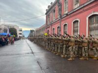 En una solemne ceremonia marcada por el patriotismo místico, dos suboficiales y 120 soldados del Regimiento Colchagua revivieron la gesta heroica de los 77 jóvenes de La Concepción.