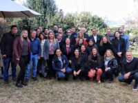 Representantes de viñas campesinas de la Región de O’Higgins compartieron sus vinos e historias con estudiantes de Sommelier, destacando la calidad, tradición y esfuerzo que hay detrás del vino campesino.