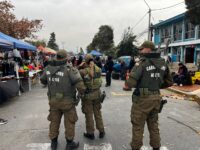 La fiscalización reunió a equipos municipales, Carabineros y la Seremi de Salud para controlar el comercio irregular y despejar los espacios destinados a la circulación de público.