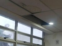 El establecimiento confirmó que el agua se encuentra en condiciones de potabilidad, mientras que los espacios afectados por las lluvias fueron reubicados para mantener las clases con normalidad.