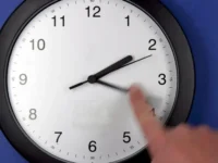 Decreto que regula estos cambios expiró y debe ser el actual gobierno, quien fije nuevamente los horarios de invierno y verano del país.