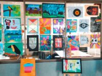Durante las últimas semanas, la comunidad educativa desarrolló una jornada artística con presentaciones musicales y exposiciones, además de participar en la inauguración de la muestra "Tapices del Mono González" en la Universidad de O'Higgins.