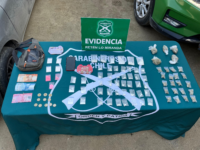 Durante el procedimiento se incautaron las sustancias y el dinero encontrado, antecedentes que quedaron a disposición de la investigación.