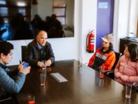 La organización desarrolla talleres de oficios y distintas iniciativas financiadas con recursos públicos, orientadas a generar mayores oportunidades de participación e independencia.