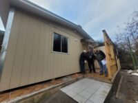 Según lo informado por el organismo, una de las viviendas fue entregada a vecinos del sector Cuesta Idahue.