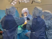 Uno de los casos que marcó la jornada fue el de Julio Contreras, vecino del sector Los Maitenes, quien llevaba ocho años esperando una cirugía de cadera.