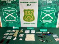 Cinco domicilios fueron intervenidos en un operativo que permitió incautar armas, municiones, distintas drogas y más de un millón de pesos en efectivo.