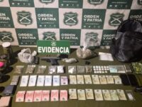 Las acciones se originaron cuando funcionarios, al fiscalizar el automóvil, percibieron un olor a marihuana proveniente del interior del vehículo.