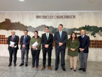 En la instancia habrían participado el subsecretario de Obras Públicas, Nicolás Balmaceda; el senador Javier Macaya; la diputada Natalia Romero y el embajador Gonzalo Uriarte, junto con la delegada presidencial regional Susana Pinto.