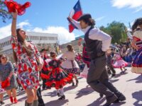 En este marco, el municipio presentó la programación oficial del Mes de la Patria, que considera más de 40 actividades en distintos puntos de la comuna, con talleres de cueca, encuentros folclóricos, exposiciones, conciertos, teatro, pasacalles y actividades para toda la familia.