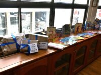 La acción apunta a fortalecer herramientas educativas para menores en contextos de alta fragilidad.