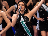 Matrona y orgullosamente sanfernandina, Verónica representó a la ciudad como Miss Earth San Fernando 2026, compitiendo junto a 25 mujeres provenientes de distintas comunas de Chile.