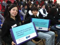 La ceremonia fue encabezada por el alcalde Roberto Córdova Carreño, junto al jefe provincial de Educación Tobías Acuña.