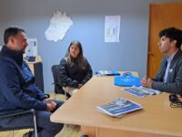 Reunión definió acciones para apoyar a crianceros y agricultores locales.