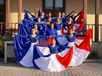 Creado en 2024, el Ballet Folclórico Municipal de Chépica reúne a 16 bailarines de distintas edades y nacionalidades, consolidándose como una de las principales iniciativas culturales de la comuna.