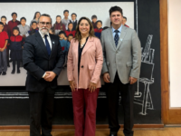 El presidente de la Fundación, Gonzalo Silva, y el director académico, Diego González, se reunieron en Santiago con Erika Muñoz, Coordinadora de la Unidad de Inclusión y Participación Ciudadana del Ministerio de Educación.