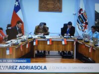 Un polémico trato directo de $250 millones y la emisión de un reportaje de Canal 13 desataron un tenso choque, marcado por descalificaciones personales y el anuncio de presentación ante el organismo fiscalizador.
