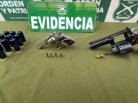Los antecedentes del procedimiento fueron puestos a disposición del Ministerio Público, mientras que ambos adolescentes pasaron a control de detención.