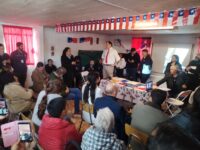 La autoridad recorrió el conjunto habitacional junto a vecinos y anunció una inspección técnica para definir los pasos a seguir.