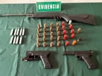 Las diligencias se iniciaron a raíz de un hecho ocurrido en febrero de 2026, cuando una víctima fue agredida físicamente y amenazada en el contexto de disputas y problemas familiares.