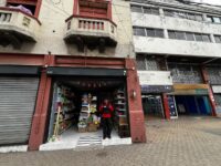 Asimismo, se informó de la detención de un ciudadano de nacionalidad china, quien sería el administrador del recinto y quedó a disposición del Ministerio Público.