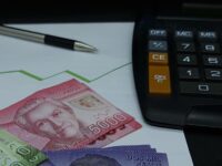 El aumento impactará de forma directa en créditos hipotecarios, arriendos y planes de salud.
