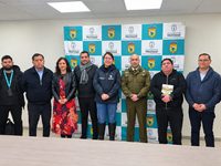 Con el objetivo de fortalecer la seguridad y prevenir nuevos hechos de violencia en los recintos deportivos, representantes de la Municipalidad de Mostazal, la Seremi de Seguridad Pública, Carabineros y la Asociación de Fútbol local participaron en una mesa de trabajo convocada a raíz de los hechos registrados durante un partido disputado recientemente en la comuna.