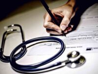 Empleadores podrán terminar contratos cuando exista verificación oficial del mal uso de la licencia.