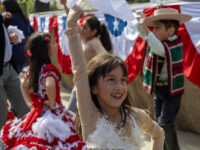Estudiantes de diversos establecimientos educacionales de la comuna encabezaron las muestras folclóricas en el Cerro La Carmelita y en la Plaza de Armas de San Francisco, marcando el inicio de una variada agenda municipal para todo septiembre.