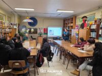 Docentes y funcionarios participaron en un taller orientado a entregar herramientas que favorezcan la participación y el aprendizaje de estudiantes con discapacidad visual.