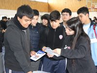 El encuentro contó con diversos stands informativos e interactivos preparados por los equipos de Infectología, Ginecología y Obstetricia, Urgencia, entre otros.