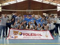 El conjunto rancagüino selló su participación en lo más alto del torneo con una victoria por tres sets a cero frente al Colegio George Chaytor de Temuco, resultado que le permitió quedarse con el primer lugar de la competencia juvenil.