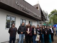 Un 73% de avance presentan las obras del nuevo Centro de Atención Integral (CAI) de Mostazal, iniciativa financiada íntegramente con recursos del Fondo Casino que permitirá fortalecer la atención de rehabilitación y terapias para personas de distintas edades de la comuna.