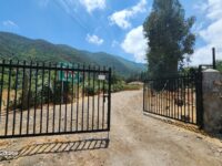 El tribunal de alzada determinó que no existe un derecho indubitado por parte de la comunidad "Roma Libre", luego de comprobarse que la propia autoridad administrativa invalidó la resolución que había fijado el acceso público al cauce.