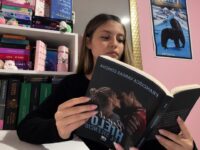 A sus 16 años y cursando tercero medio, irrumpe en las letras con "Bajo el hielo y el silencio", una apasionante obra de romance internacional publicada por una editorial extranjera.