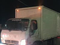 Tras cometer los ilícitos, escaparon en un camión que fue interceptado por Carabineros en la Ruta 5 Sur.