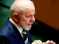 Escrutado el 100 por ciento de los votos, el representante de la izquierda se impuso a Flávio Bolsonaro con el 51,75% de los votos, frente al 48,25%. Los mercados reaccionaros cayendo en Brasil.
