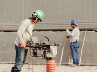 La minería baja 17,4% y arrastra la actividad económica del país.