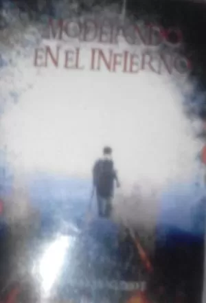 Carátula de Modelando en el infierno
