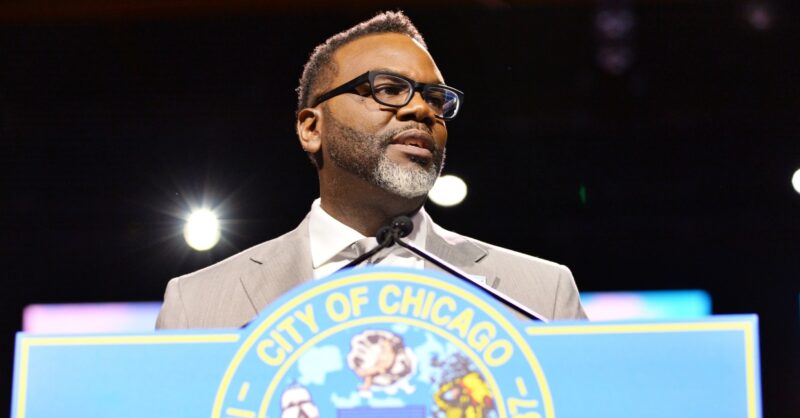 Can Mayor Brandon Johnson Create a Green New Deal for Chicago? - Vimarsana News