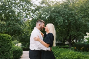 Engagement photos in Des Moines Iowa