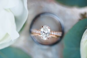 Oval diamond engagement ring