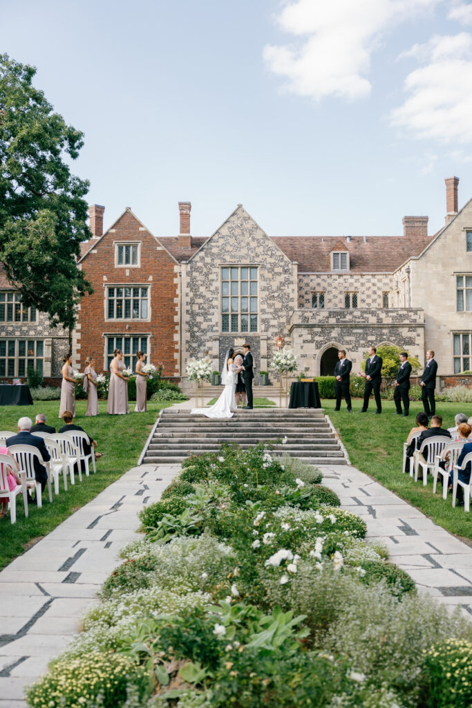 Salisbury House Des Moines wedding ceremony