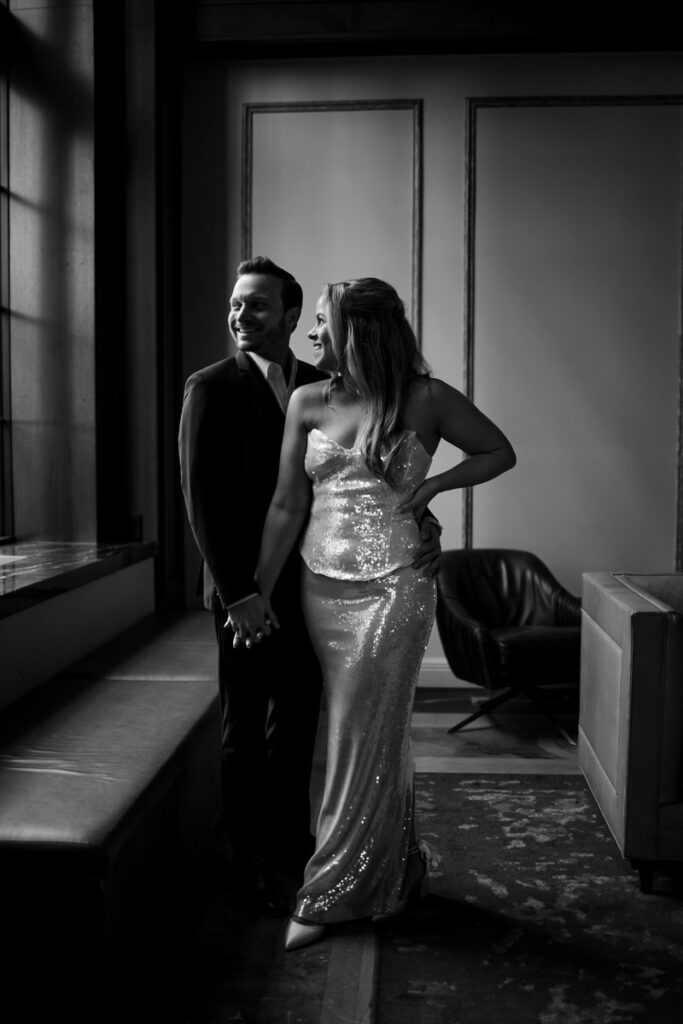 Hotel fort des moines engagement photos