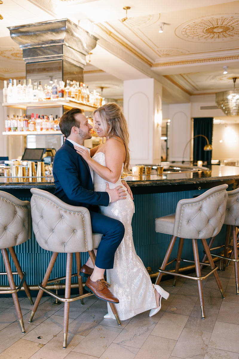 Old money hotel fort Des Moines wedding photos