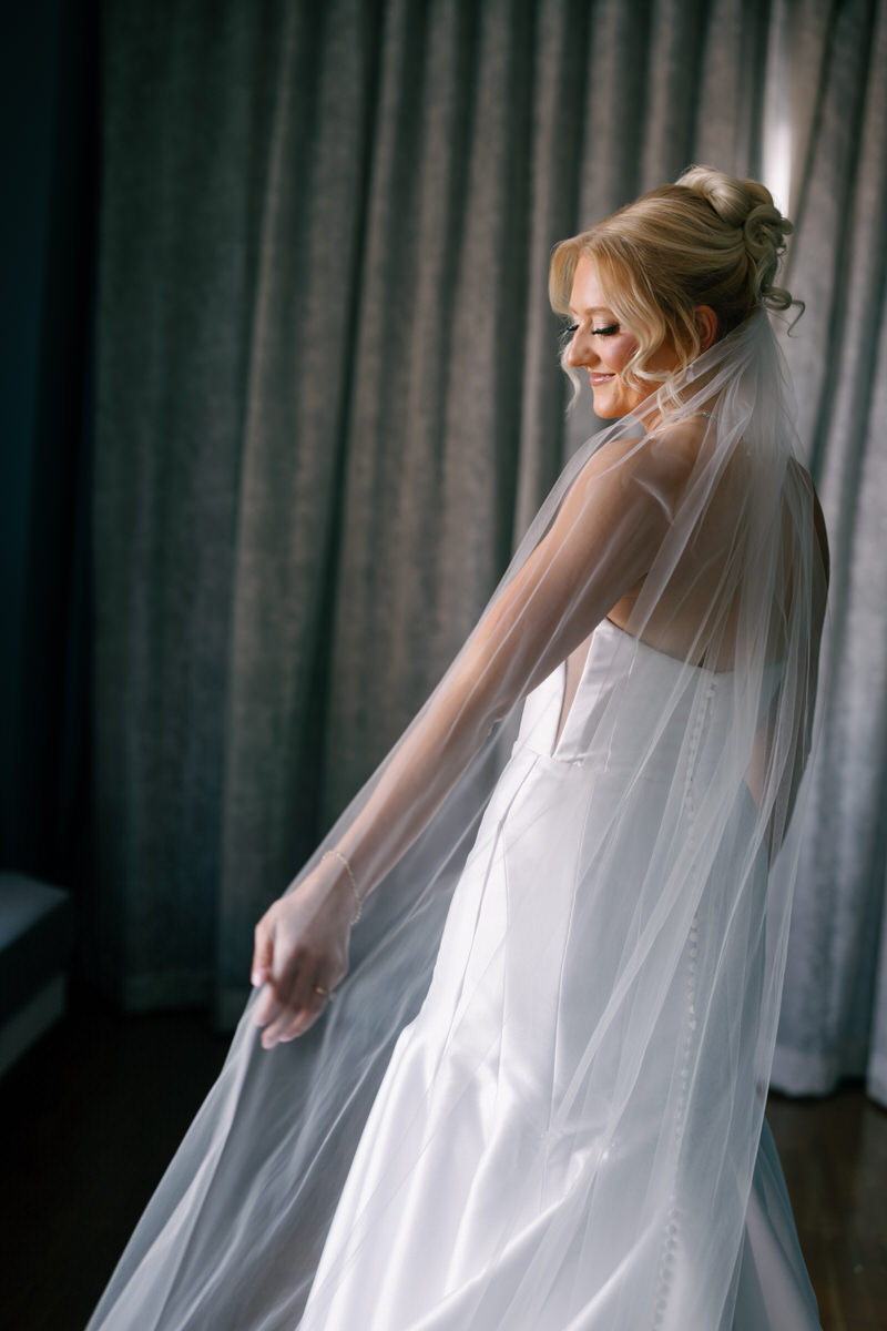 wedding photos at Hotel Fort Des Moines