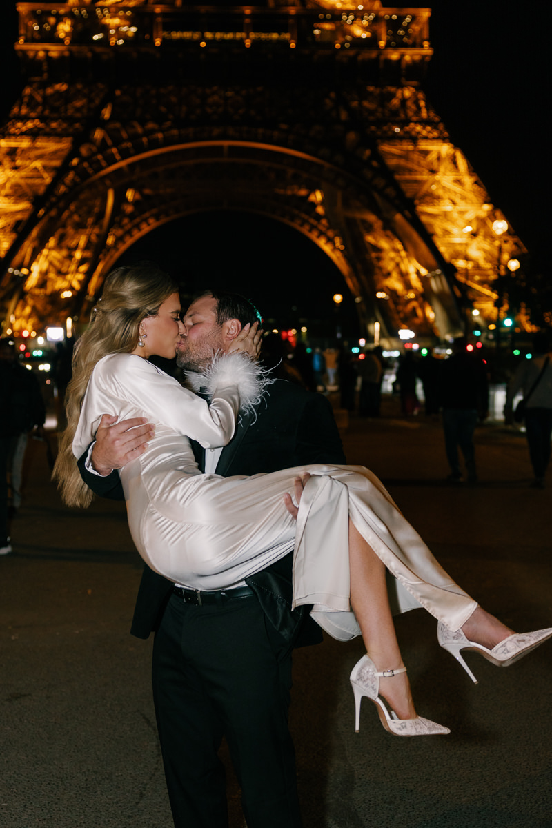 Eiffel Tower evening wedding photos