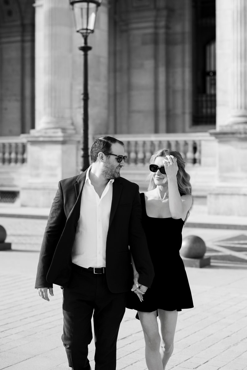 Chic engagement photos in Paris at the Louvre